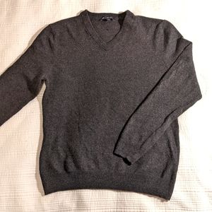 Gap merino wool v-neck sweater